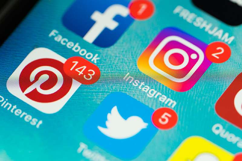 В социальных сетях. Twitter – 140 символов самовыражения В социальных сетях. Twitter – 140 символов самовыражения